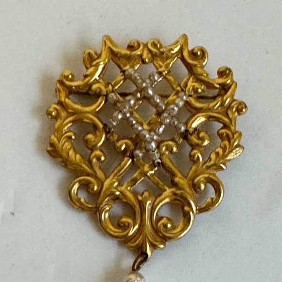Vintage Gold Crest Brooch Pear Baroque Pearl Drop Designer Miriam Haskell Pin - Picture 3 of 9